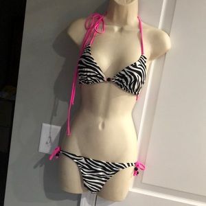 Point Conceptions. Size M. Black and white zebra stripe. Hot pink ties.